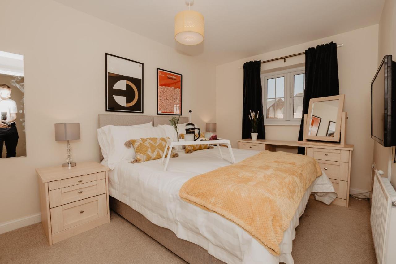 Coyle House, 3 Bed,Corby, Super Kings Or Twins, Driveway, Free Wi-Fi, Corporates Welcome Exterior photo